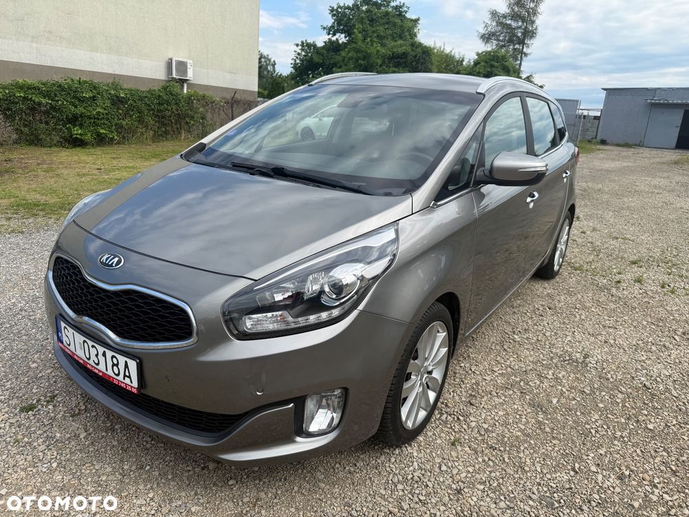 Kia Carens - 10