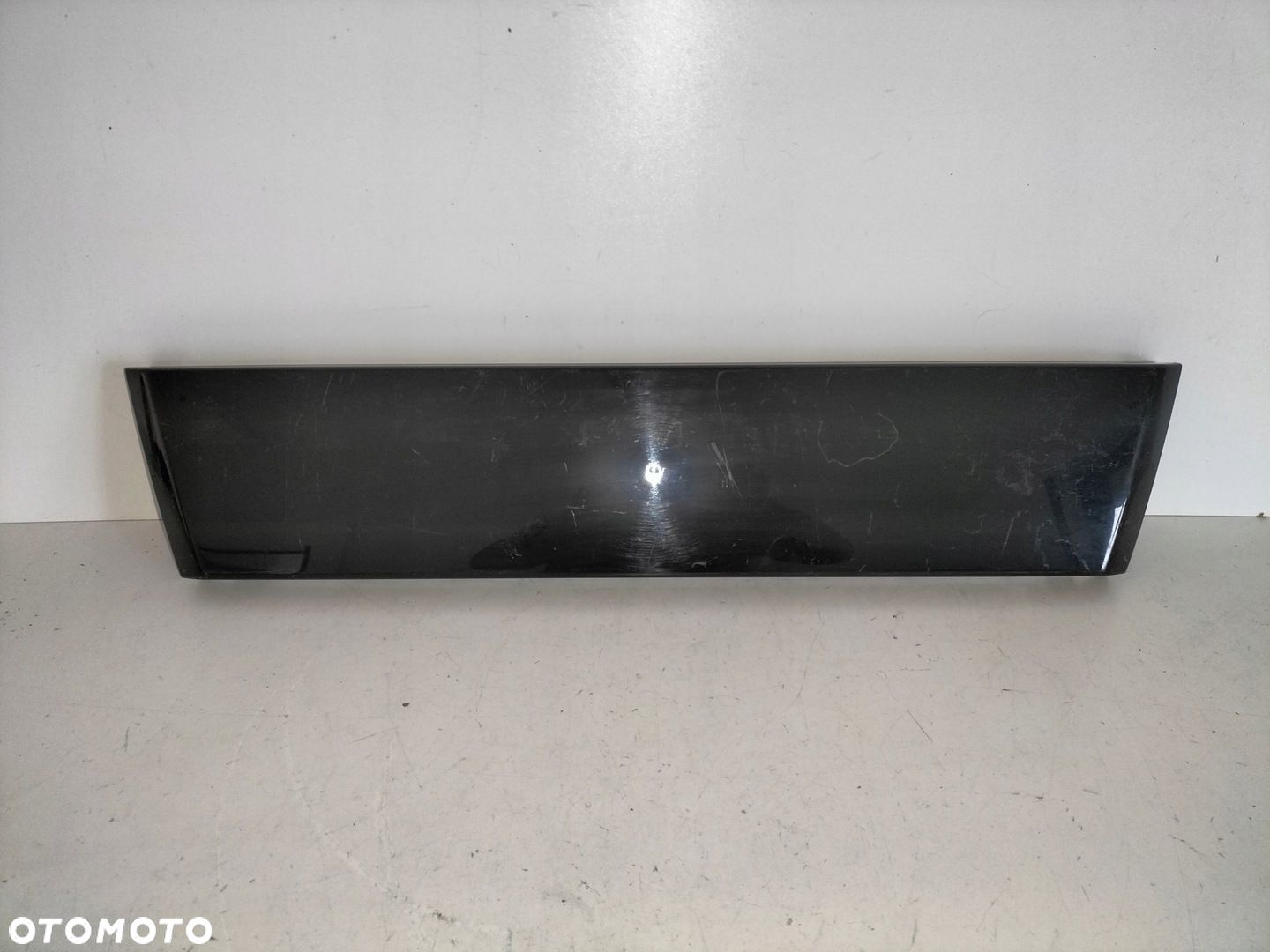 Podkładka pod tablicę rejestracyjną przód AUDI Q5 8R 09-12 - 1