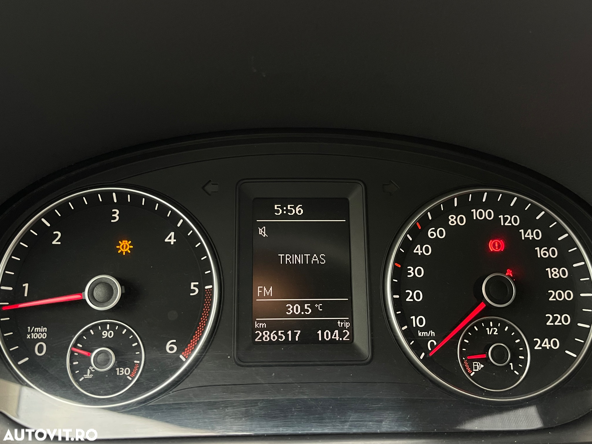 Volkswagen Touran 1.6 TDI DPF BlueMotion Technology Comfortline - 14