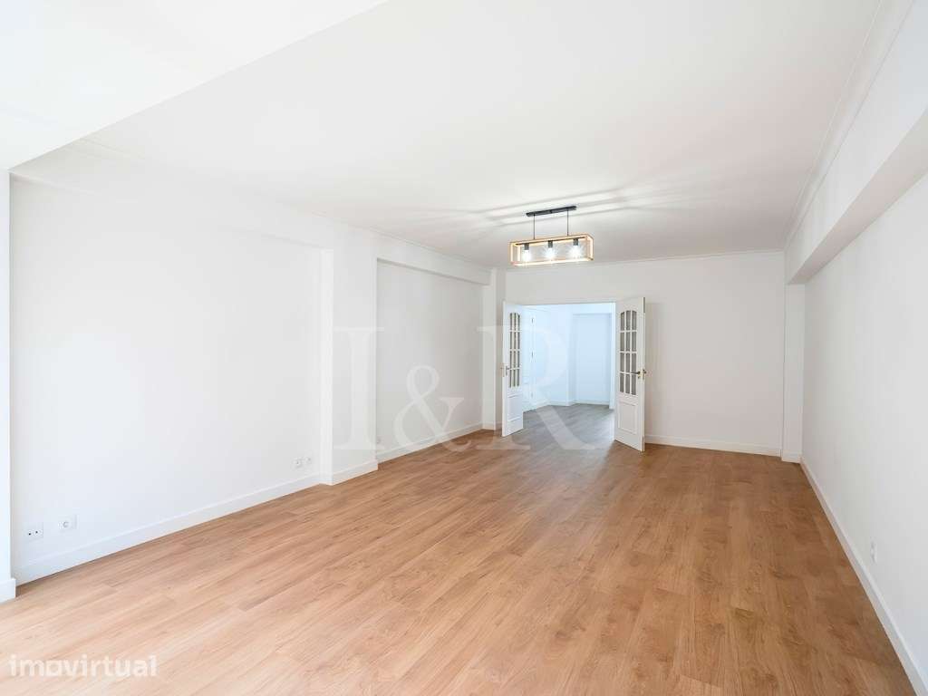 Apartamento T3 com varanda e estacionamento na Estrada da Luz, Lisboa - Grande imagem: 4/23