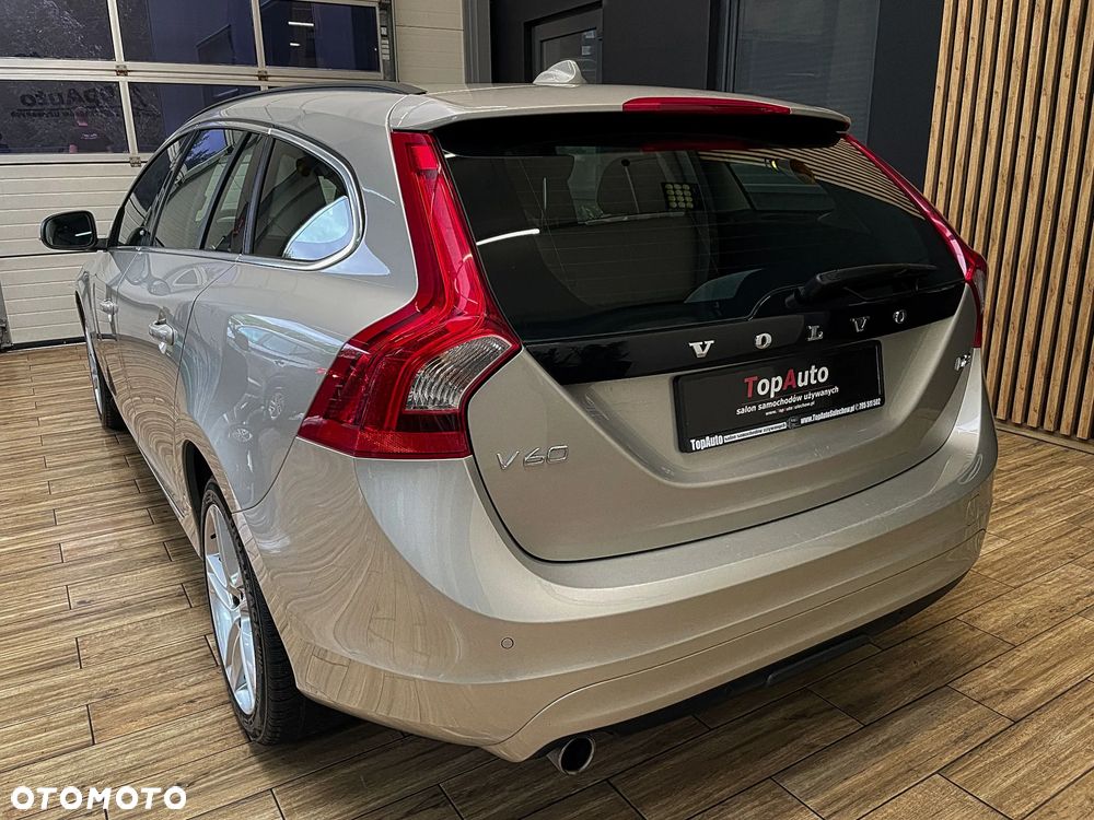 Volvo V60 D2 Momentum - 10