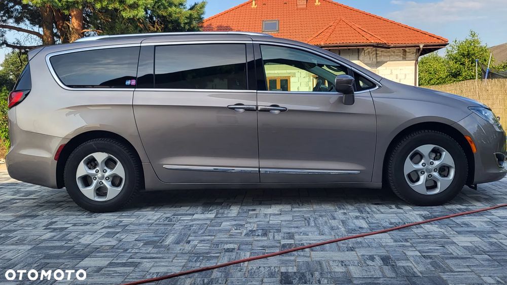 Chrysler Pacifica - 13