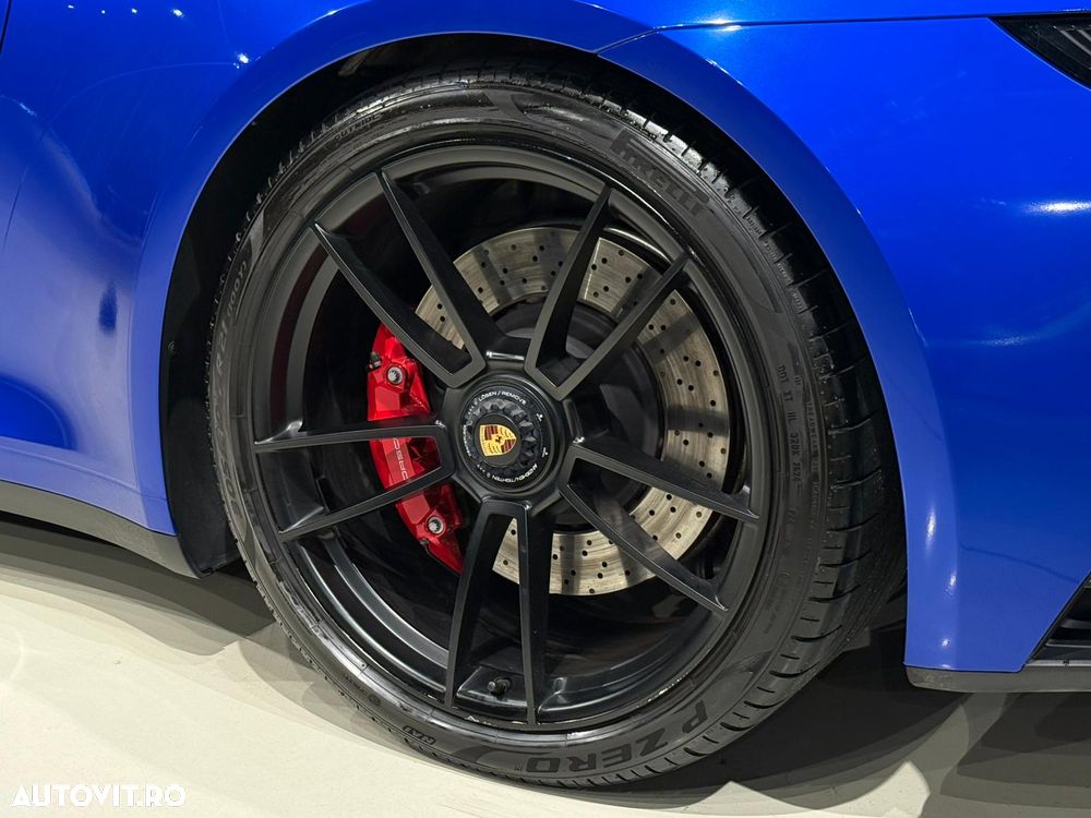 Porsche 911 Carrera 4 GTS PDK - 19