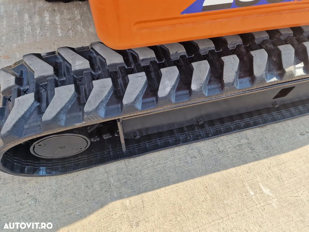 Hitachi 2,7t, CUPLA RAPIDA cu INCLINARE CUPE, 2021, 627h, cupe 400mm, 600mm, taluz NOI, senile 80% bune, inst picon, latime 1,5m, Ad sapare 3m, ridica 1,5t, motor 21CP, Produs in JAPONIA, posiblitate leasing 4 ani, CA NOU-PROMOTIE 32.900 EUR+Tva - 19