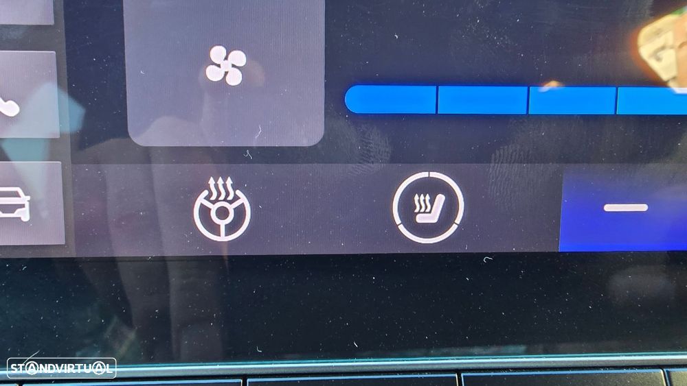 MG MG4 64 kWh Luxury - 40