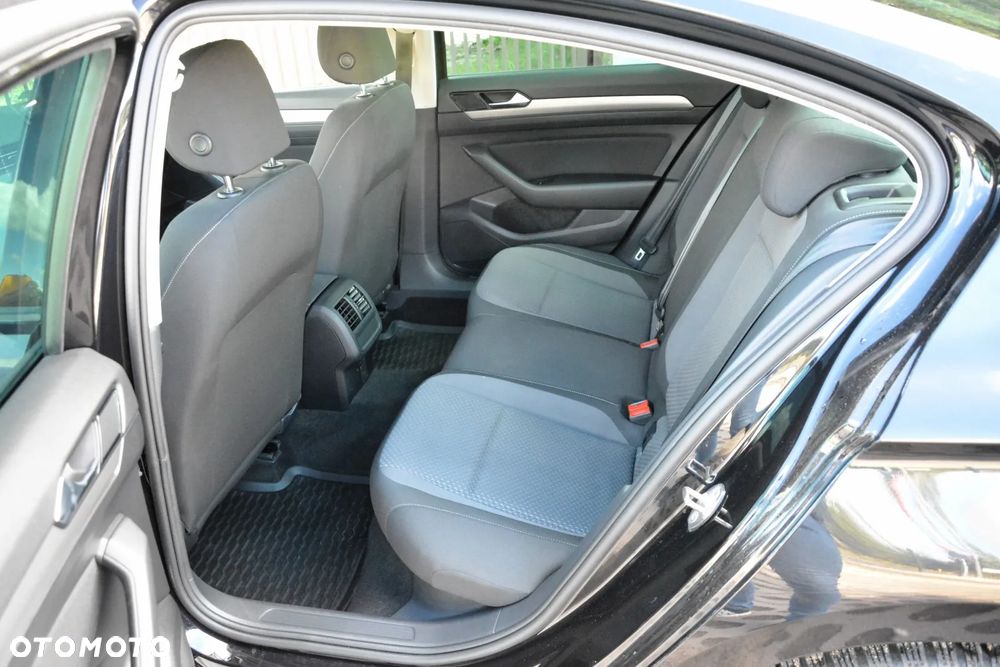 Volkswagen Passat 2.0 TDI EVO Essence DSG - 30
