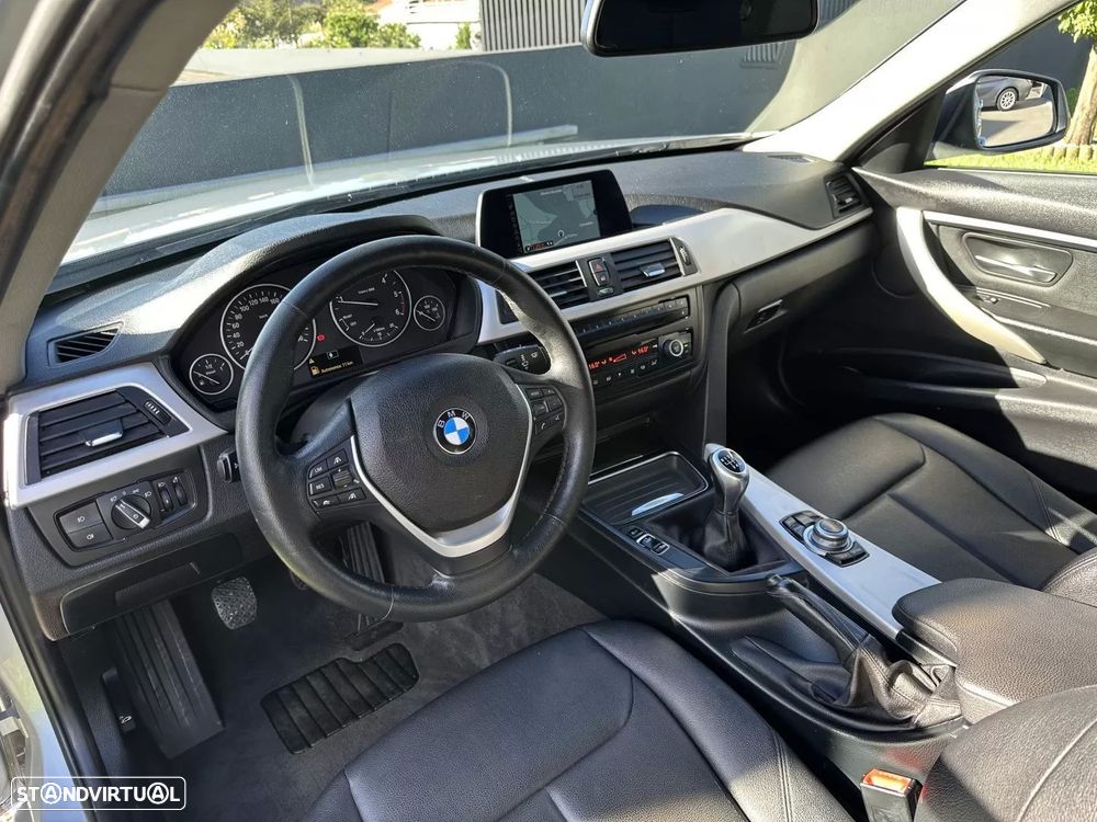BMW 318 d Sport Line - 22