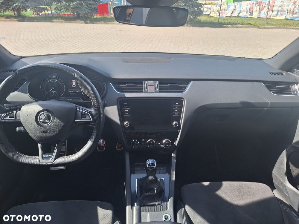 Skoda Octavia 2.0 TSI RS - 21