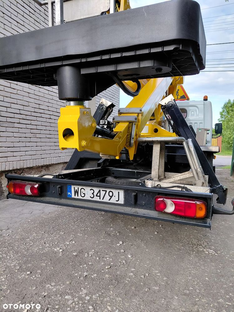 Renault Maxity - 9