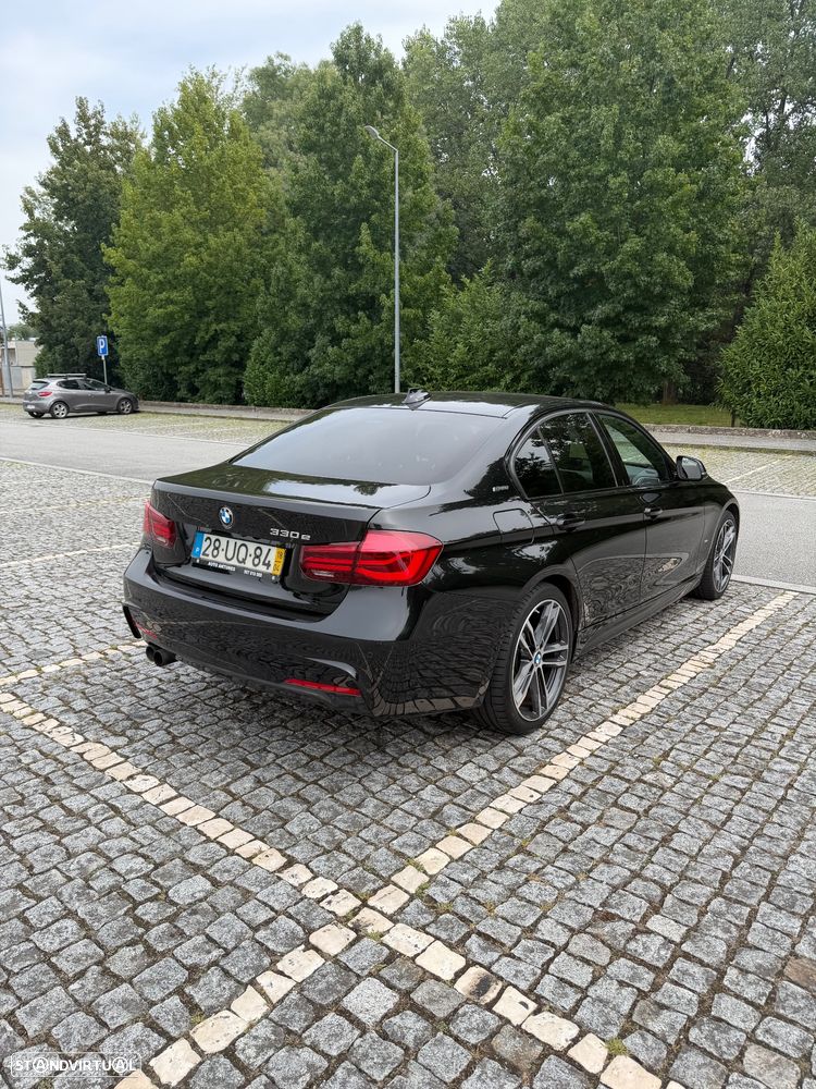 BMW 330 e iPerformance Pack M Shadow — fotografia 5