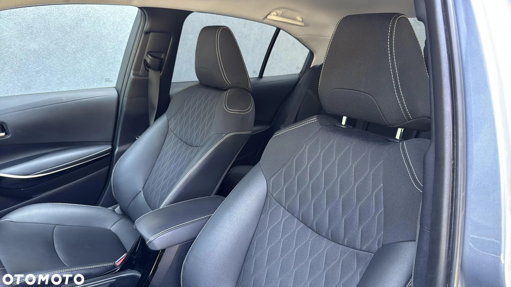 Toyota Corolla 1.6 Executive MS - 12