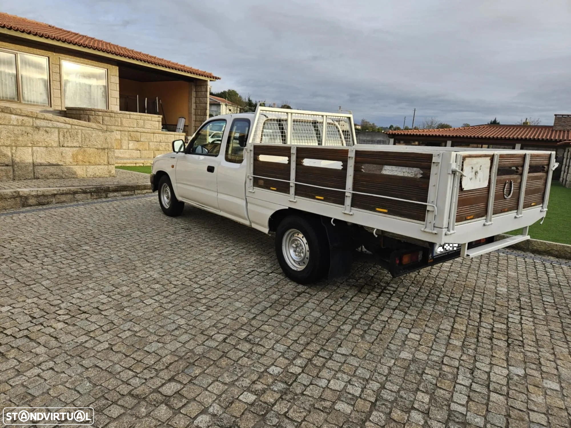 Toyota HILUX KDN 150 - 4