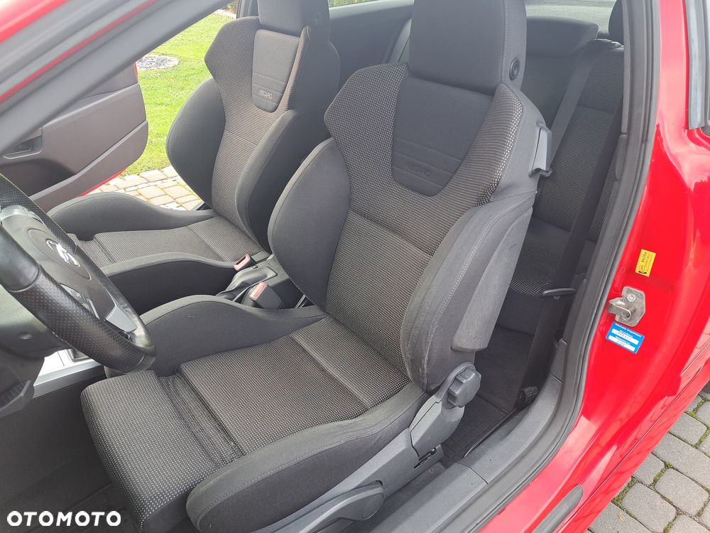 Opel Astra GTC 1.6 Sport - 22