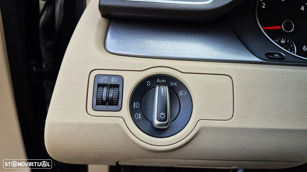 VW Passat 1.6 TDI BlueMotion Highline - 20