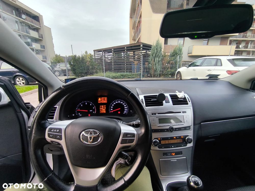 Toyota Avensis 2.0 D-4D Active - 11
