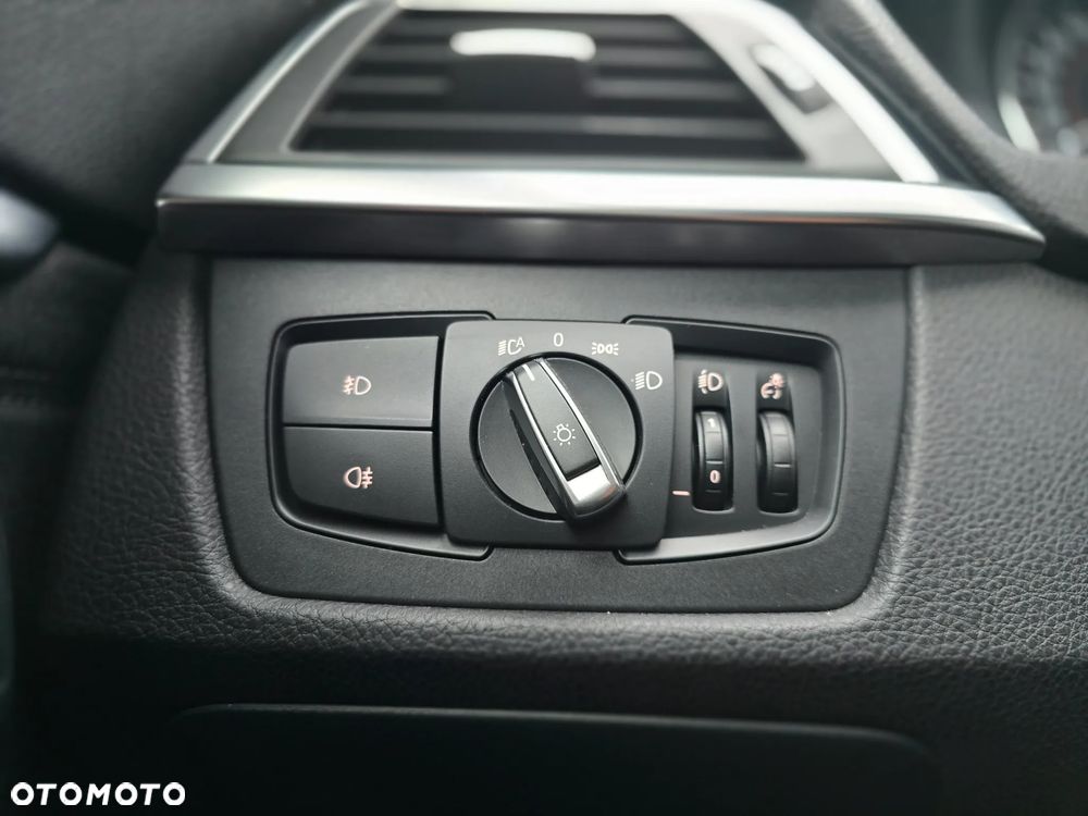 BMW Seria 3 320d xDrive Sport Line - 18