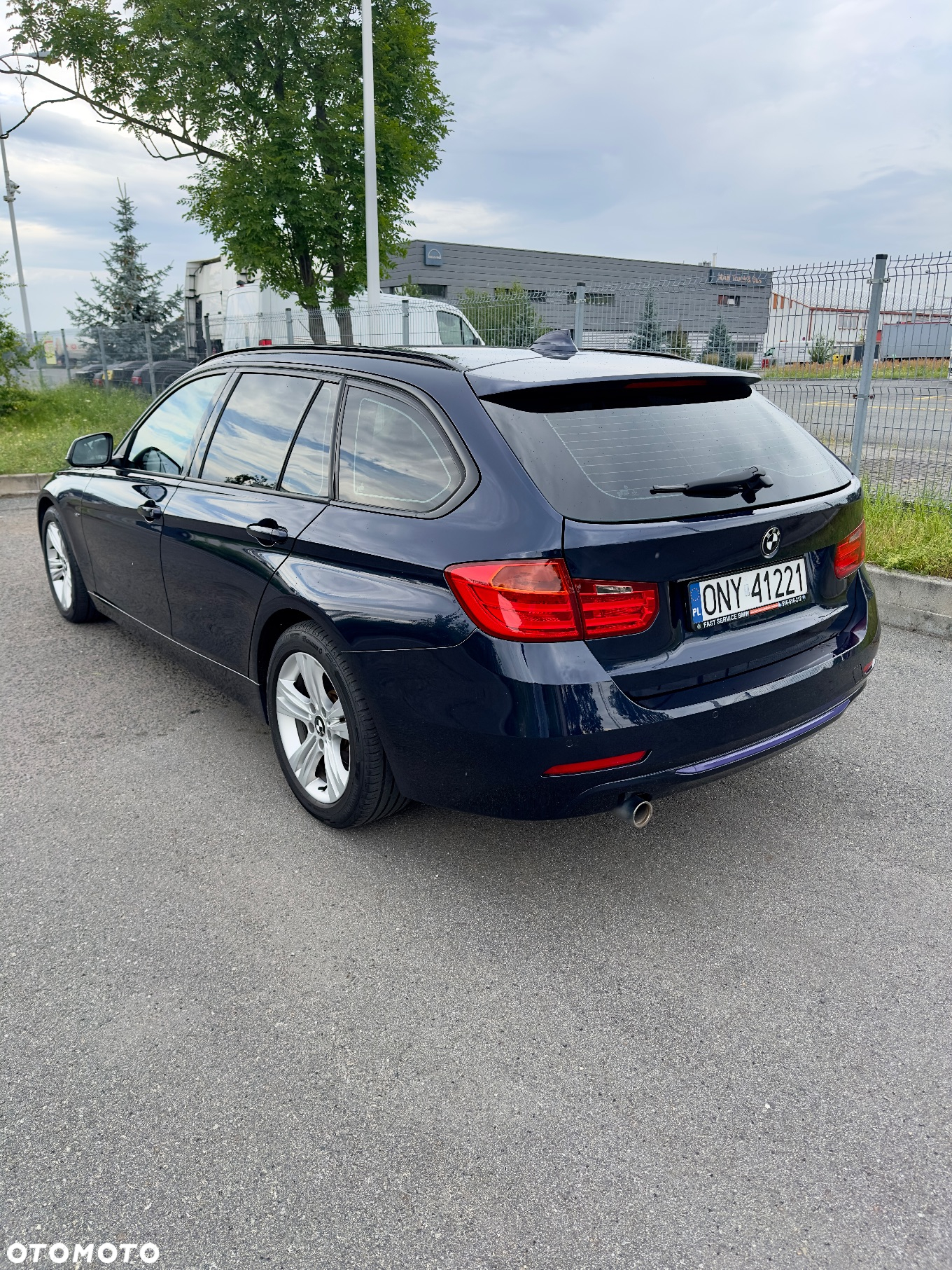 BMW Seria 3 318d Touring Sport Line - 6