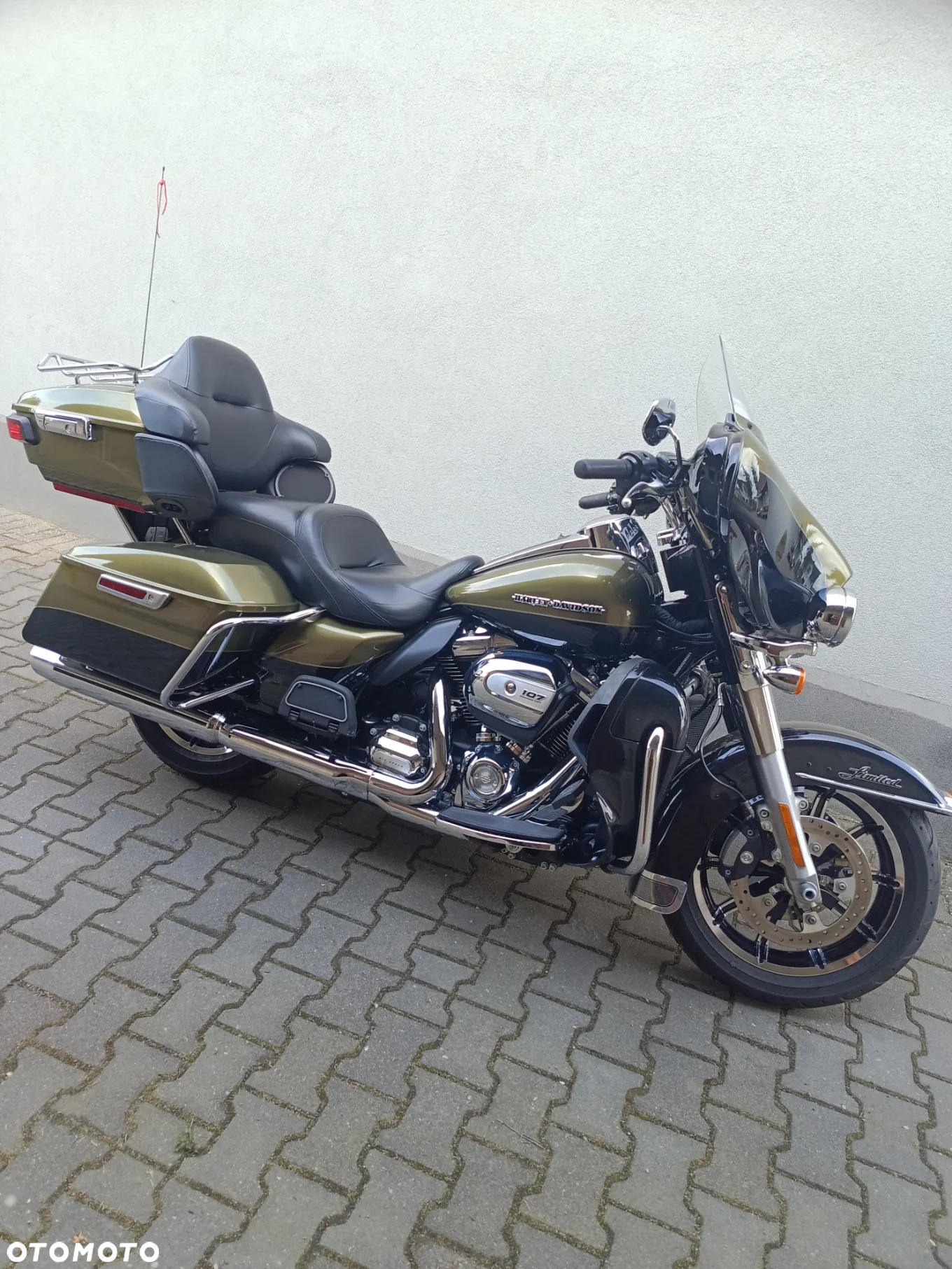 Harley-Davidson FLHS Electra Glide - 2