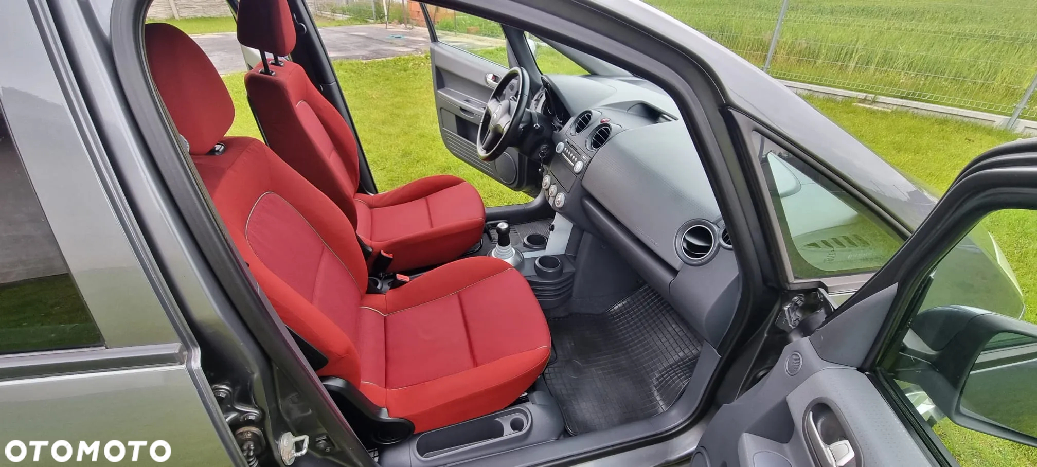 Mitsubishi Colt - 16