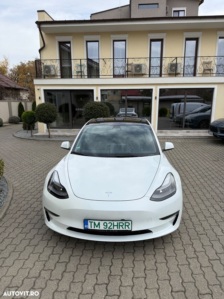 Tesla Model 3 - 8