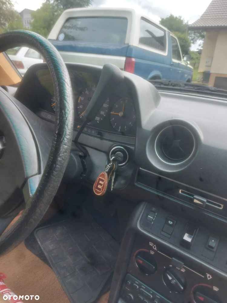 Mercedes-Benz W123 - 15