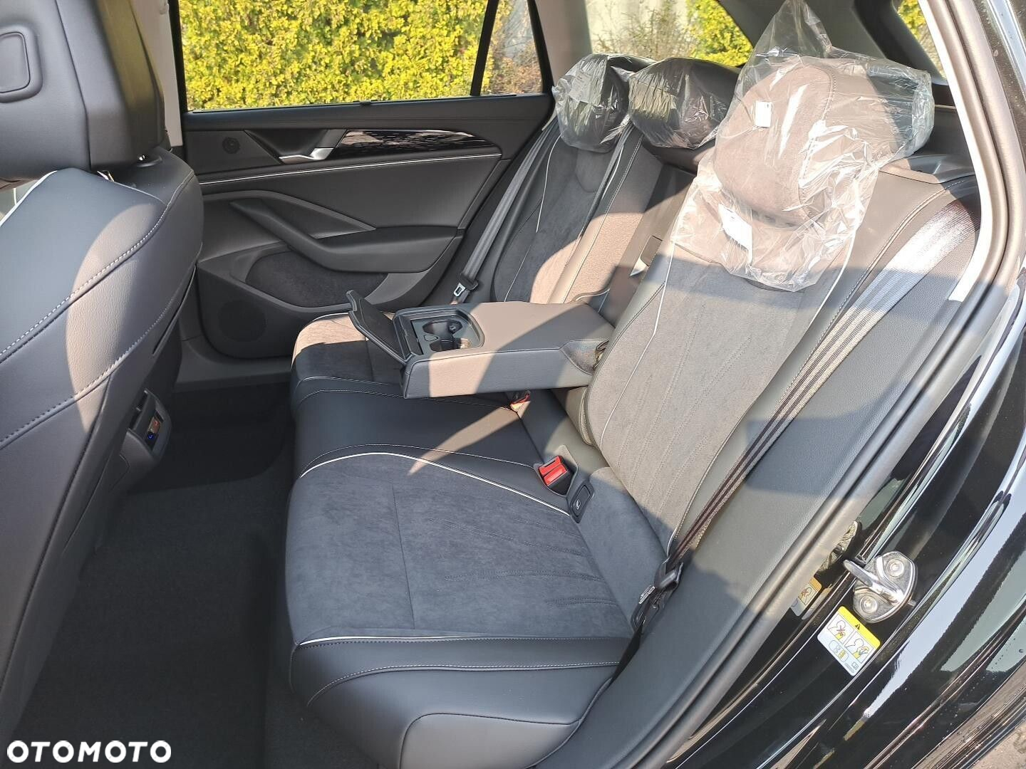 Volkswagen Passat 2.0 TDI SCR 4Mot Elegance DSG - 16