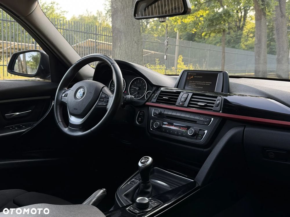 BMW Seria 3 320i Sport Line - 14