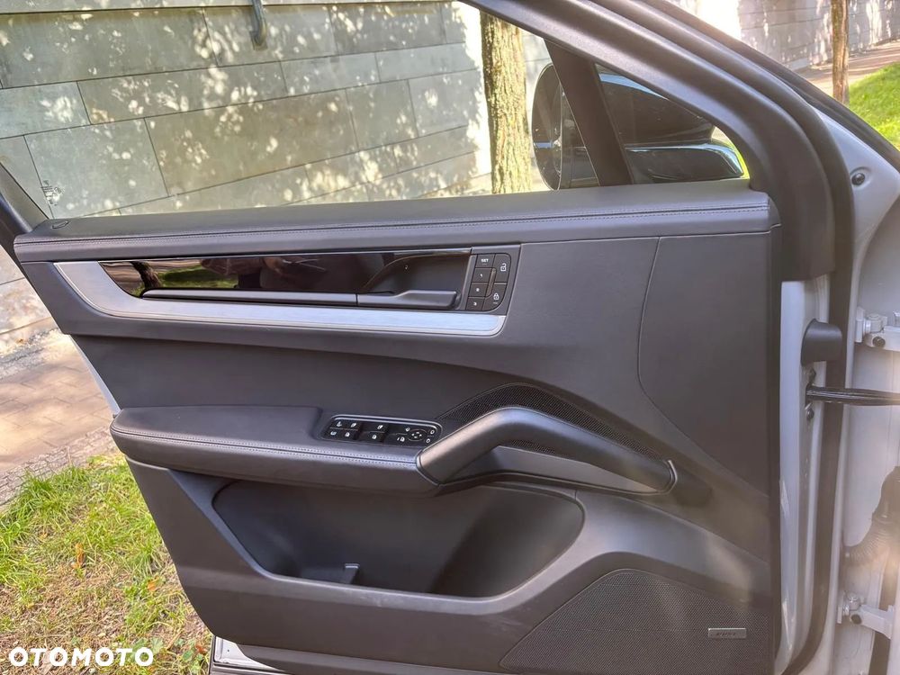 Porsche Cayenne S E-Hybrid PHEV - 16