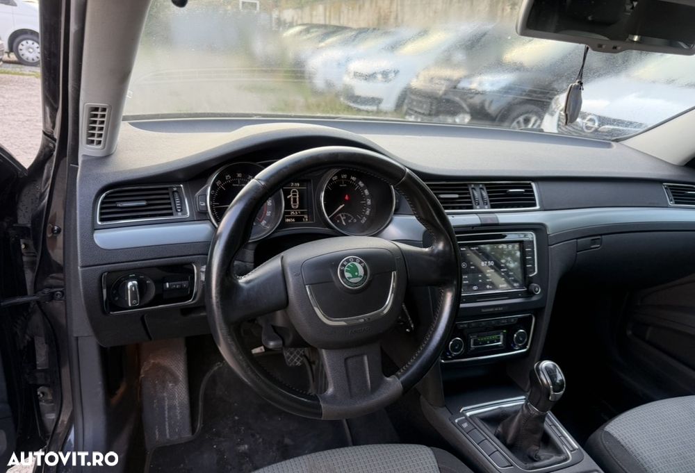 Skoda Superb 2.0 TDI PD Comfort - 9