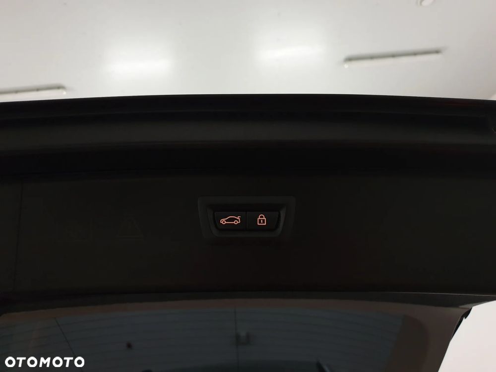BMW Seria 5 520d Sport-Aut - 31