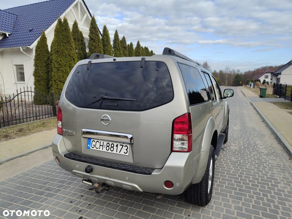 Nissan Pathfinder 2.5 DCi SE - 9