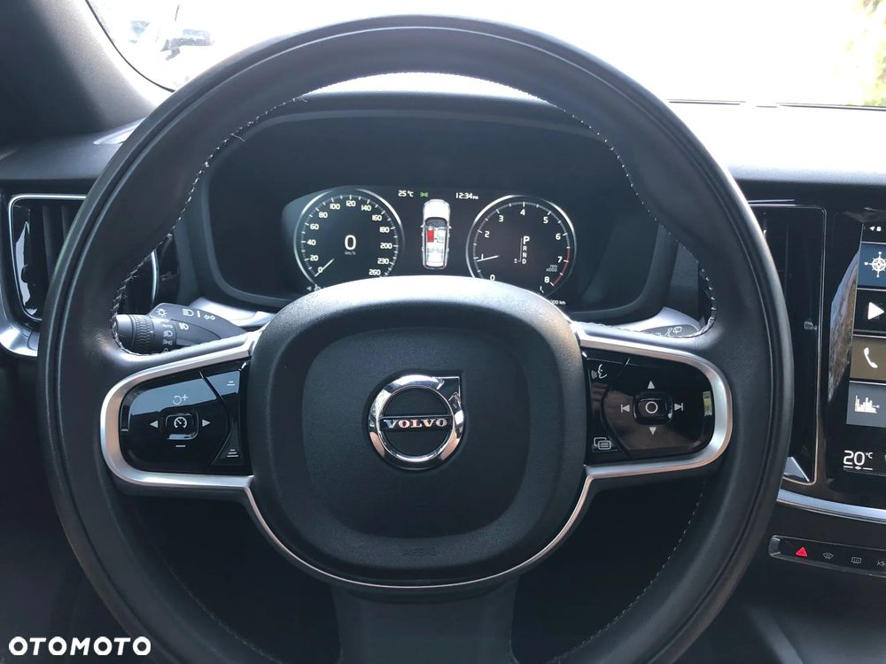 Volvo V60 T6 AWD Momentum Pro - 26