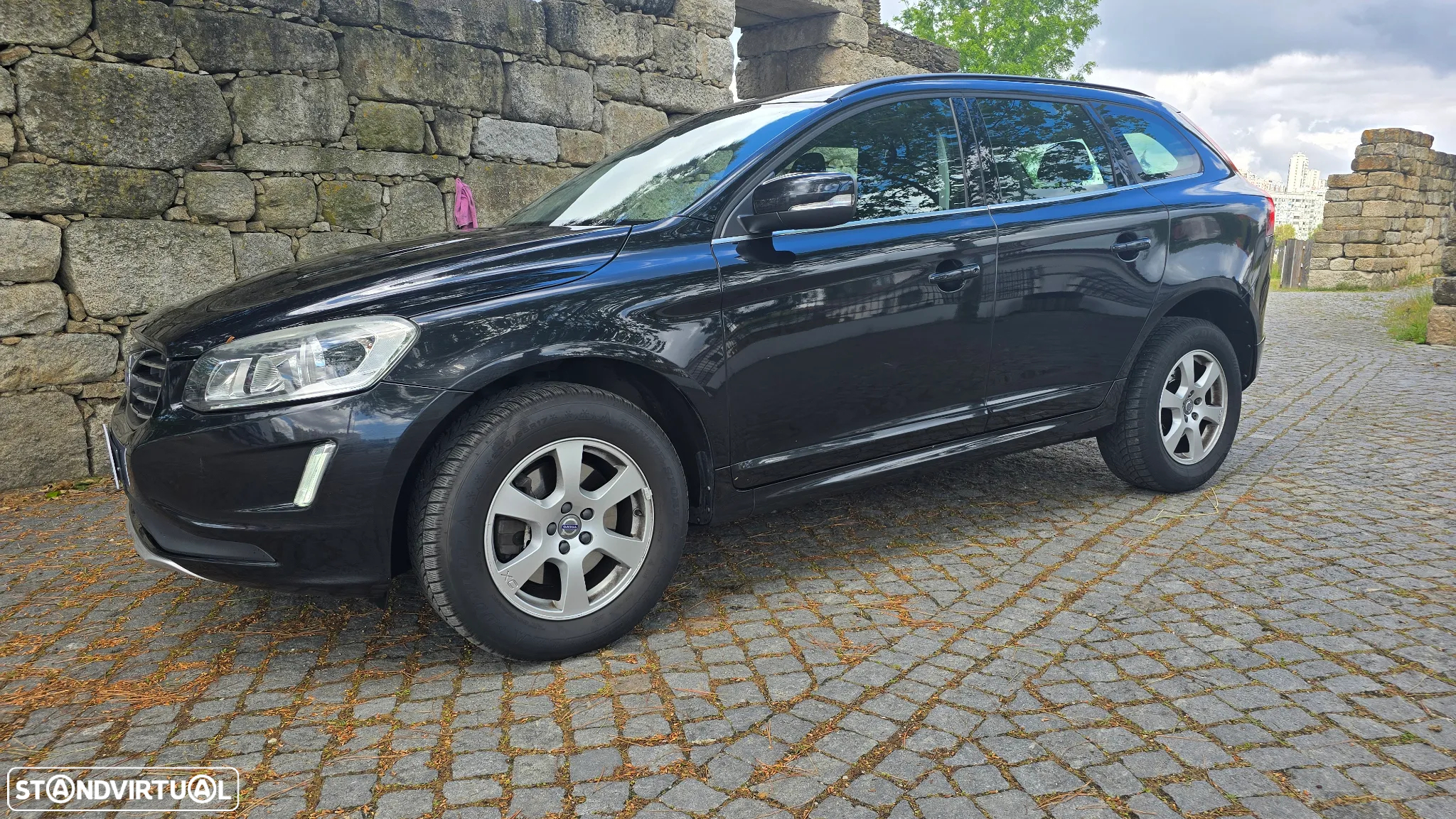 Volvo XC 60 2.0 D4 Momentum Geartronic - 4