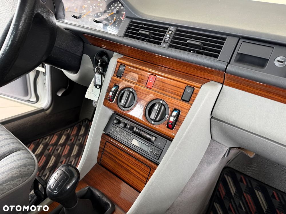 Mercedes-Benz W124 (1984-1993) - 39