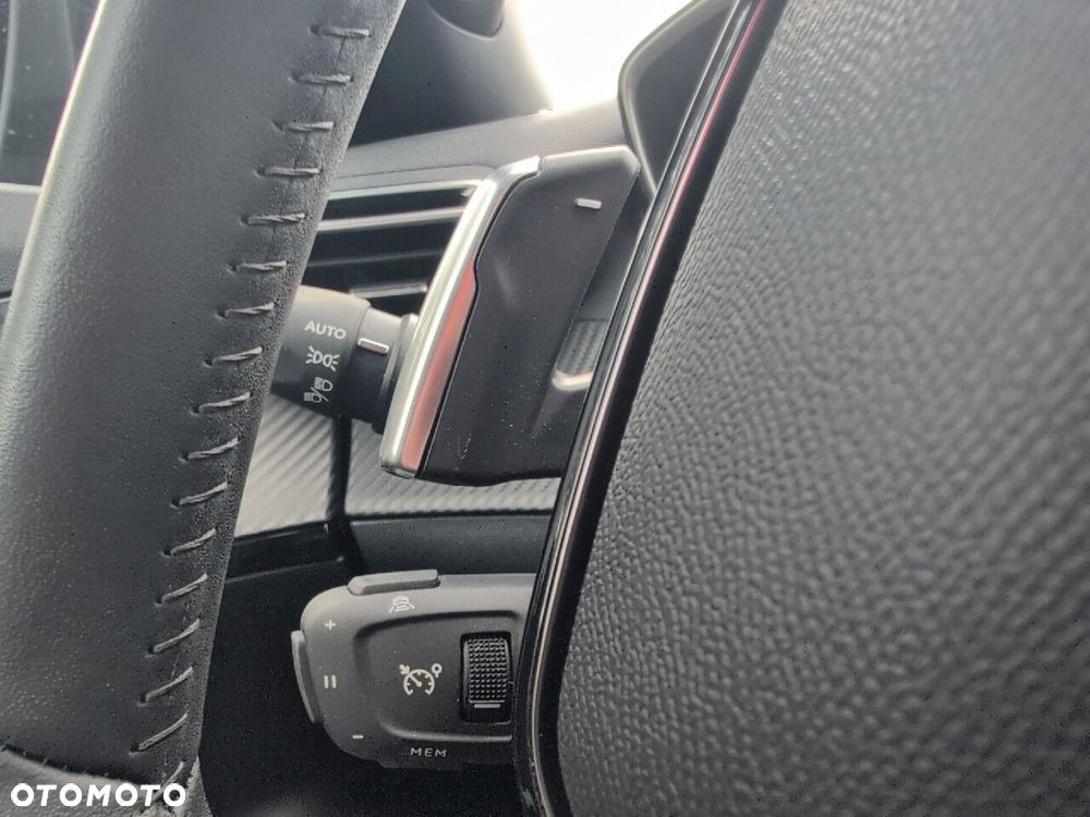 Peugeot 2008 1.2 PureTech Allure S&S EAT8 - 17