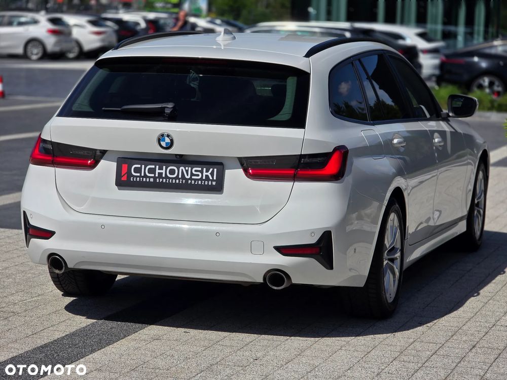 BMW Seria 3 318i Sport - 9