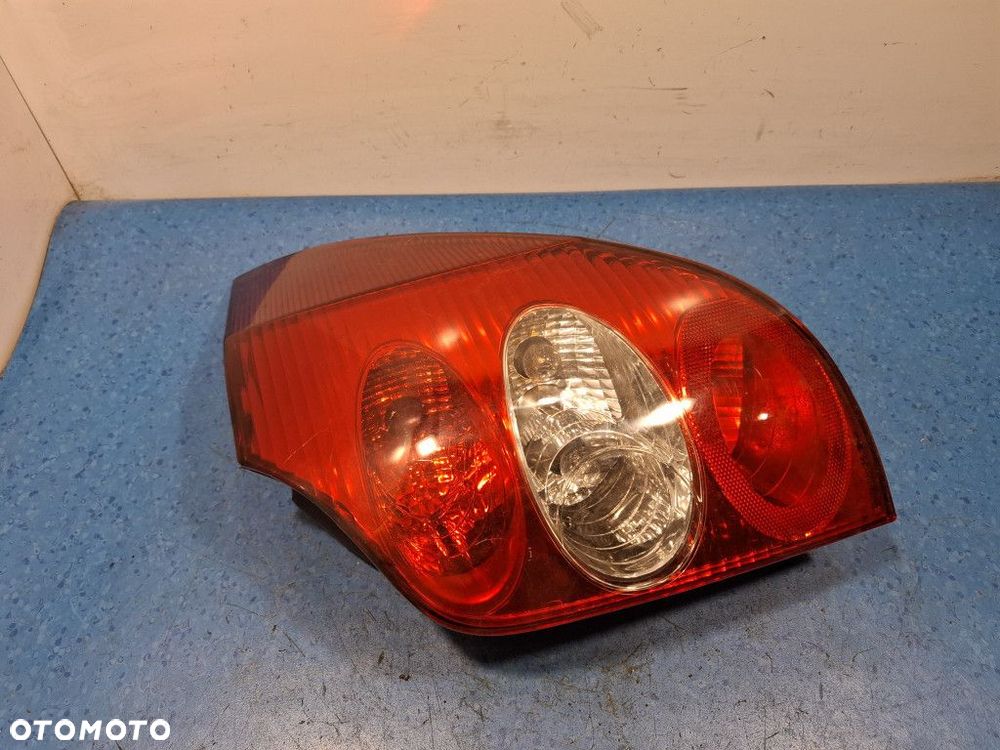 RENAULT LAGUNA II KOMBI LAMPA TYŁ PRAWA ZEWNĘTRZNA - 2
