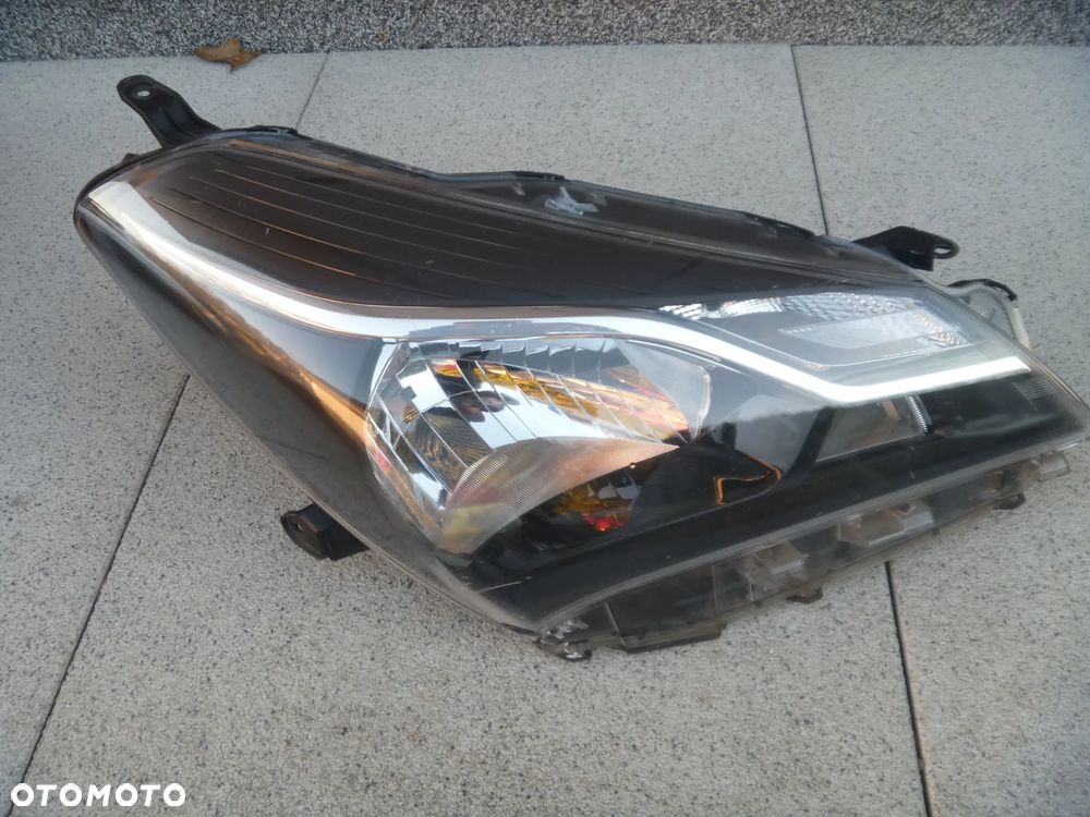 TOYOTA YARIS III LIFT 2017 LAMPA PRAWA  ZWYKŁA ORYGINAŁ - 2