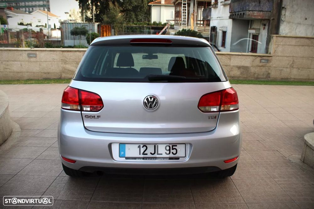 VW Golf 1.6 TDi Highline - 24