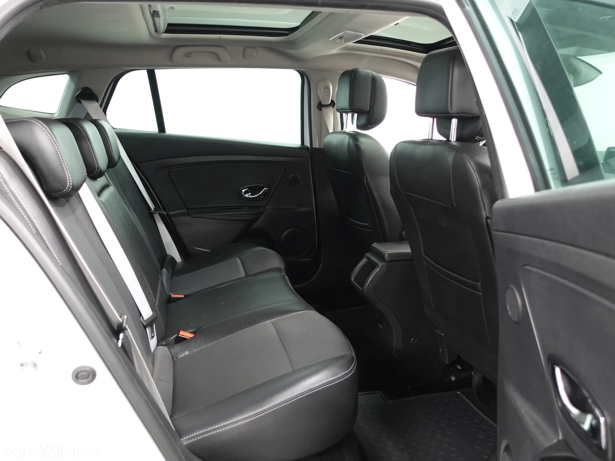 Renault Megane Grandtour ENERGY TCe 115 Start & Stop Bose Edition - 27
