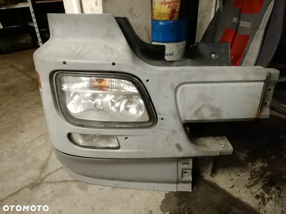 Reflektor narożnik prawy zderzak kpl. Actros MP2