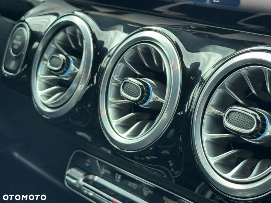 Mercedes-Benz GLA 200 d AMG Line - 11