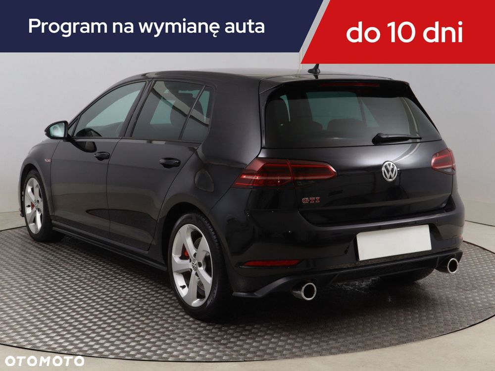 Volkswagen Golf - 6