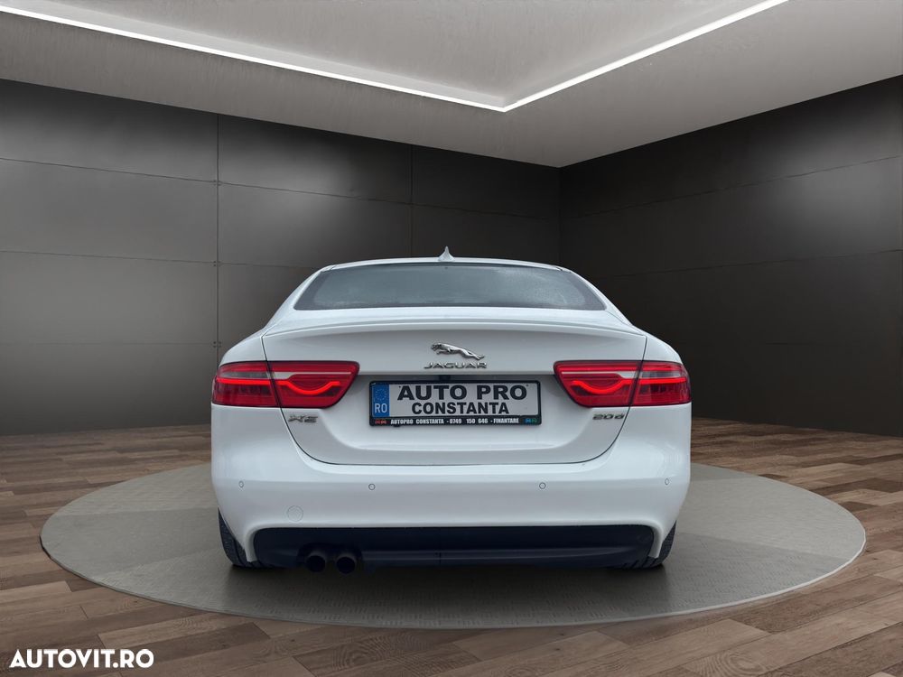 Jaguar XE 2.0 R-Sport - 12