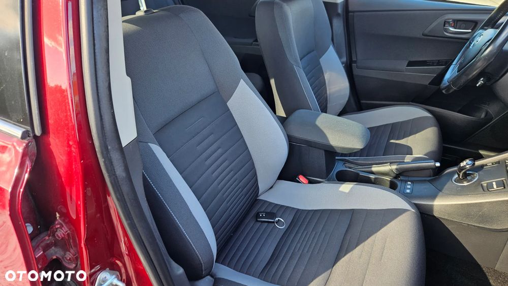 Toyota Auris Hybrid 135 Prestige - 29