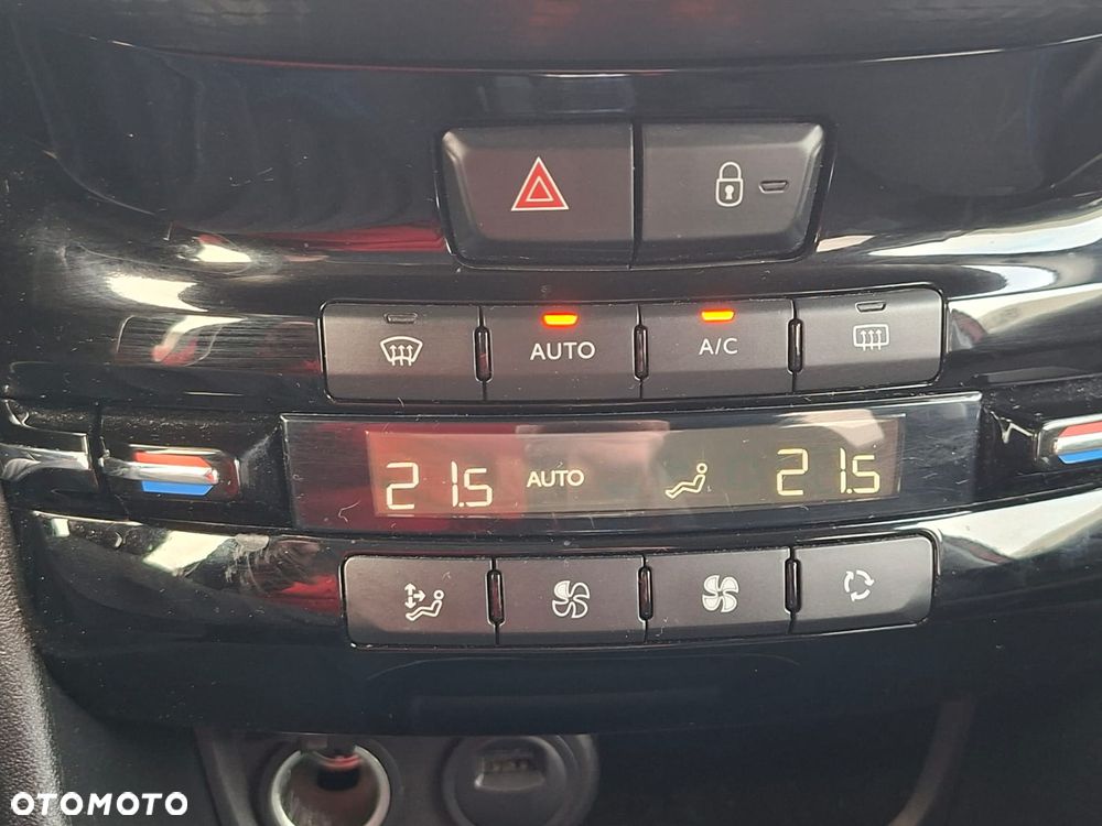 Peugeot 2008 1.2 Pure Tech GPF Signature S&S - 12