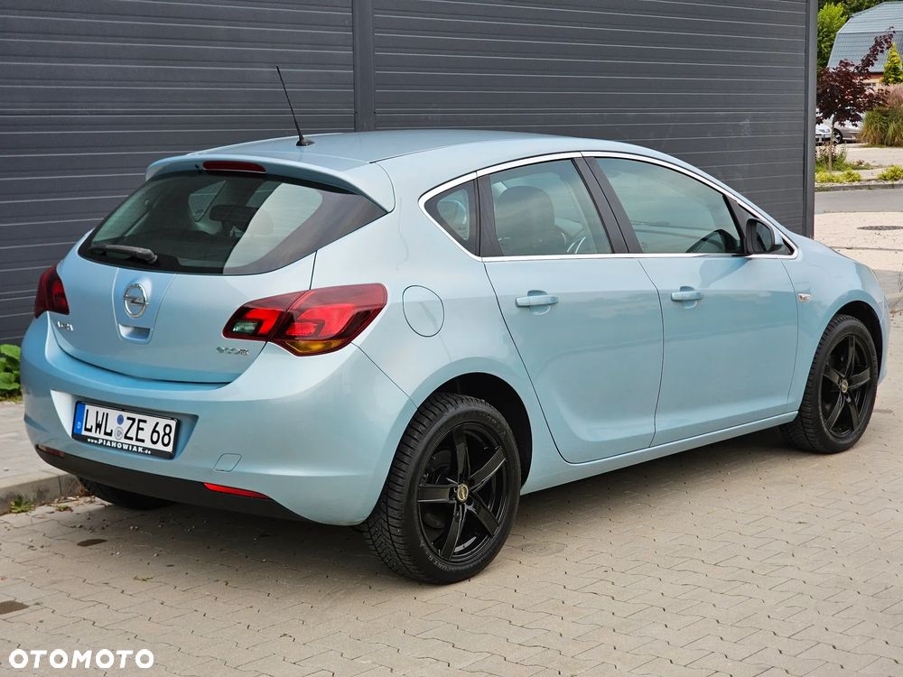Opel Astra 1.4 ecoFLEX Cosmo - 11