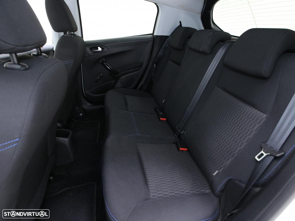 Peugeot 208 - 9