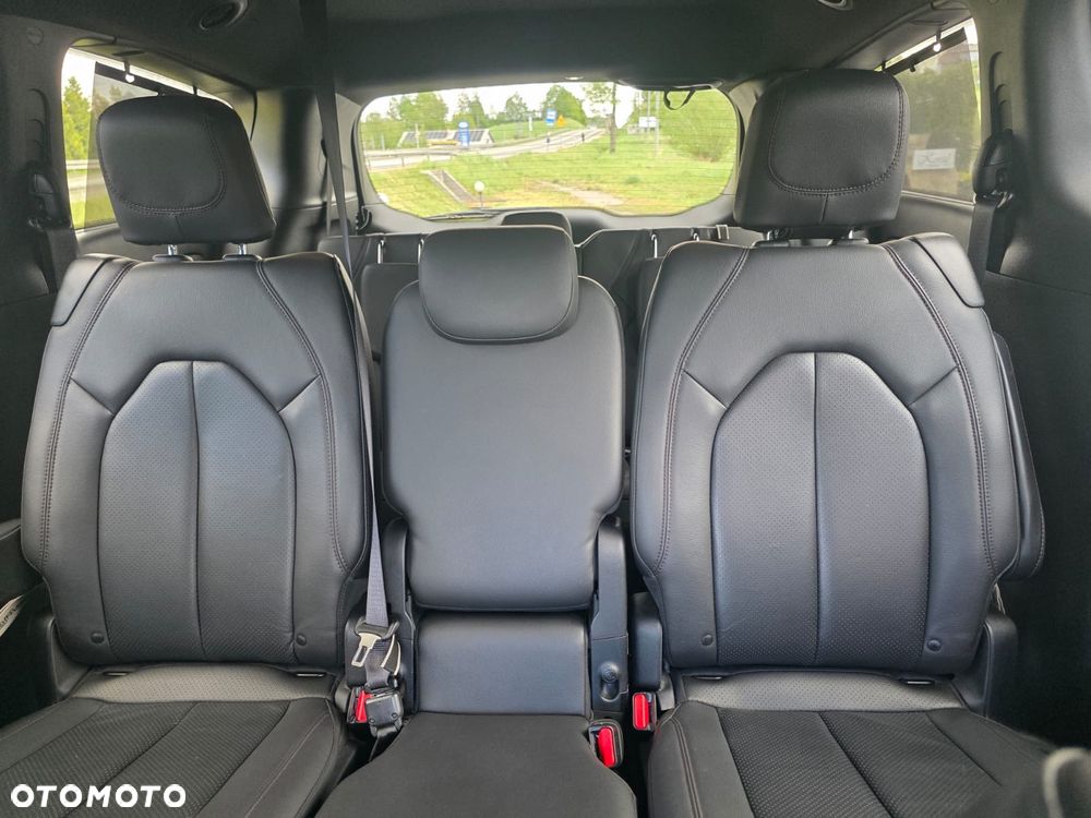 Chrysler Pacifica - 17