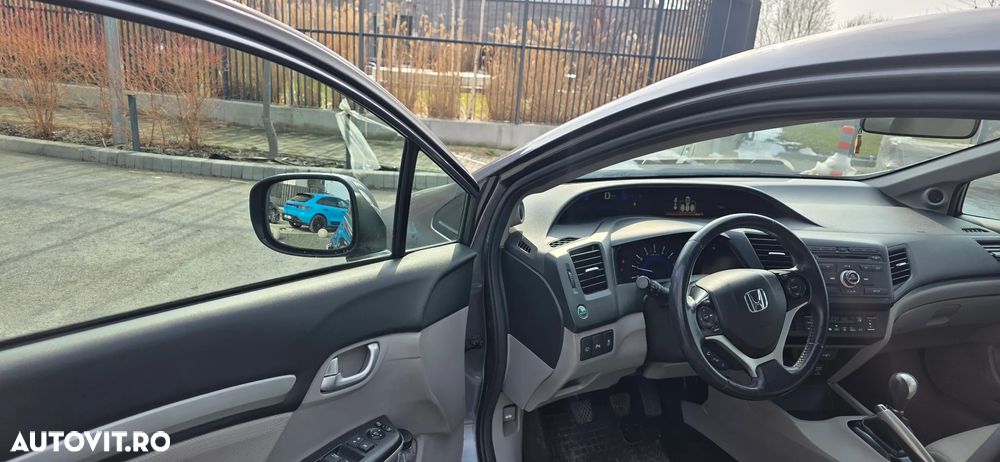 Honda Civic 1.8 MT ES - 19